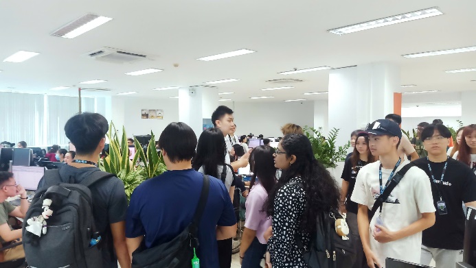 Sinh viên Ngee Ann Polytechnic, Singapore đến thăm và tìm hiểu về QTSC