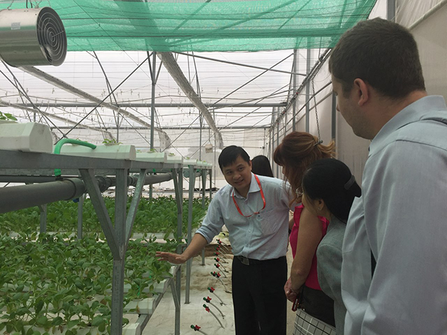 Mr. Lam Nguyen Hai Long (CEO of QTSC) was introducing about organic farming process
