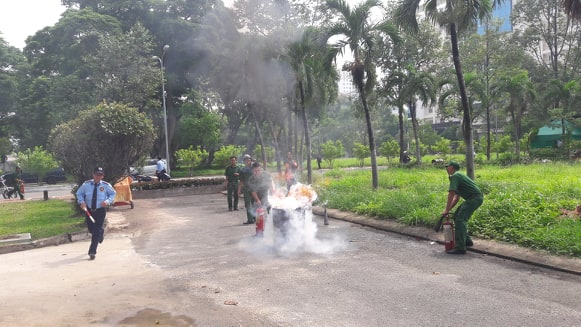 Security forces of Trung Nam A Company and Thang Long Company coordinated to extinguish the fire