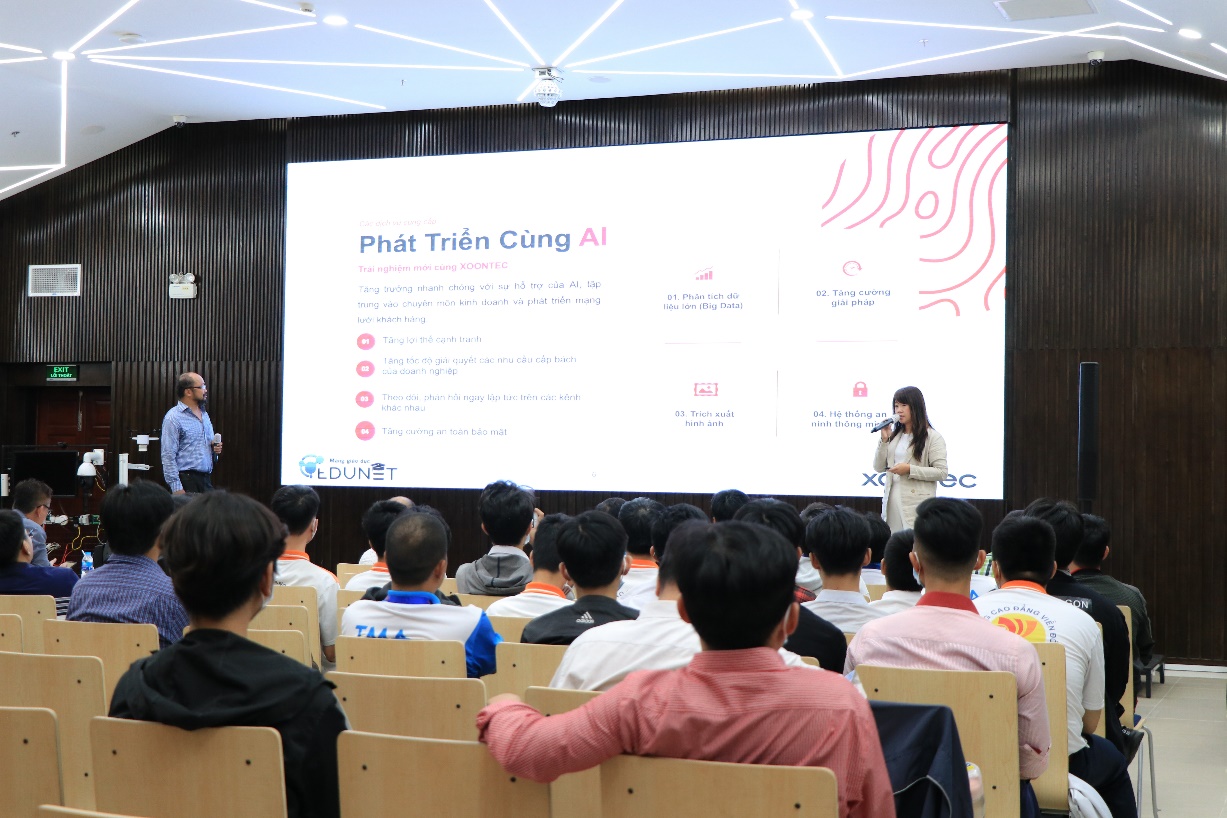Mr. Diep Ho - Director of EduNet and Ms. Tran Thi Dieu Thuan - Director of Xoontec Vietnam Company introduced smart camera solution being deployed in QTSC
