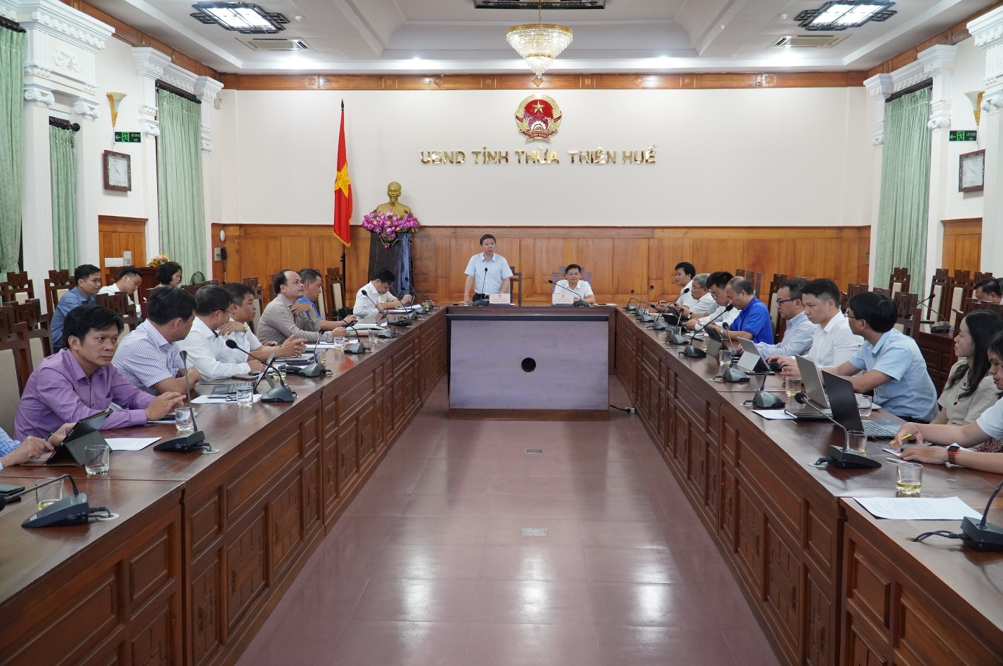 Image 2: Mr. Duong Anh Duc – Vice Chairman of Ho Chi Minh City People's Committee, spoke and gave guidance at the meeting.