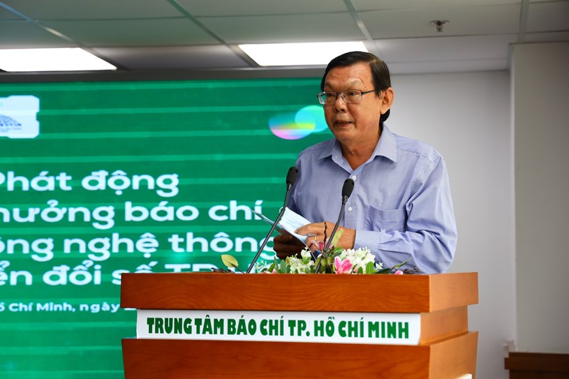Phó chủ tịch Thường trực Hội Nhà báo TPHCM Nguyễn Tấn Phong công bố quyết định thành lập Câu lạc bộ Phóng viên Công nghệ thông tin và Chuyển đổi số TPHCM.