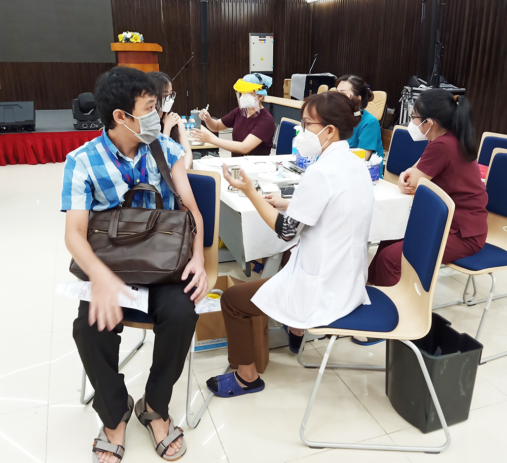 Quang Trung Software Cityに勤務する従業員に対するCovid-19ワクチンの 追加投与について
