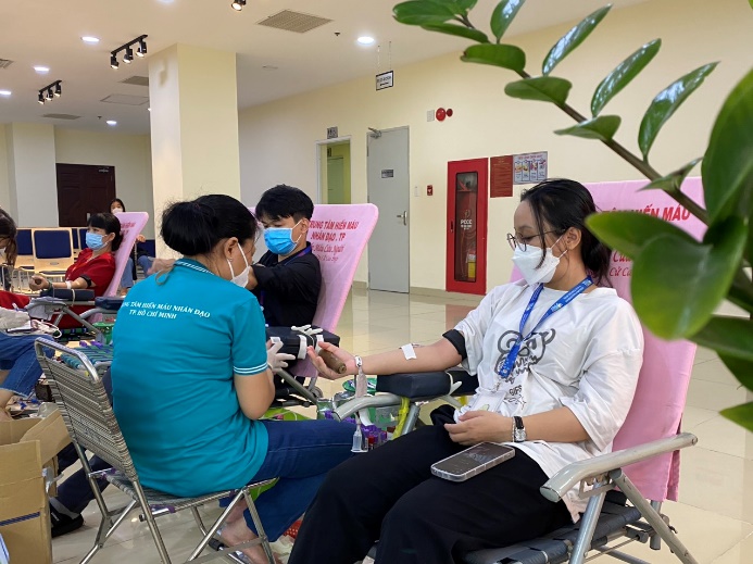 the program "Donating drops of blood - Giving life" at QTSC