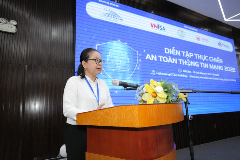 Hình 2. Bà Võ Thị Trung Trinh – Phó Giám đốc Sở Thông tin và Truyền thông TP.HCM phát biểu khai mạc chương trình