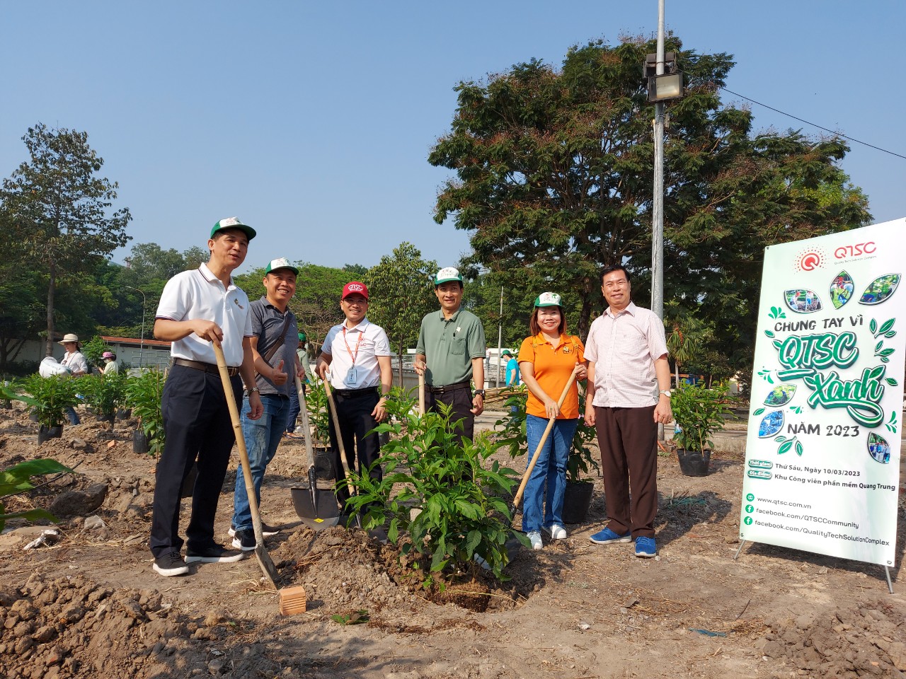 The leaders of QTSC, HANE and units participated in planting trees