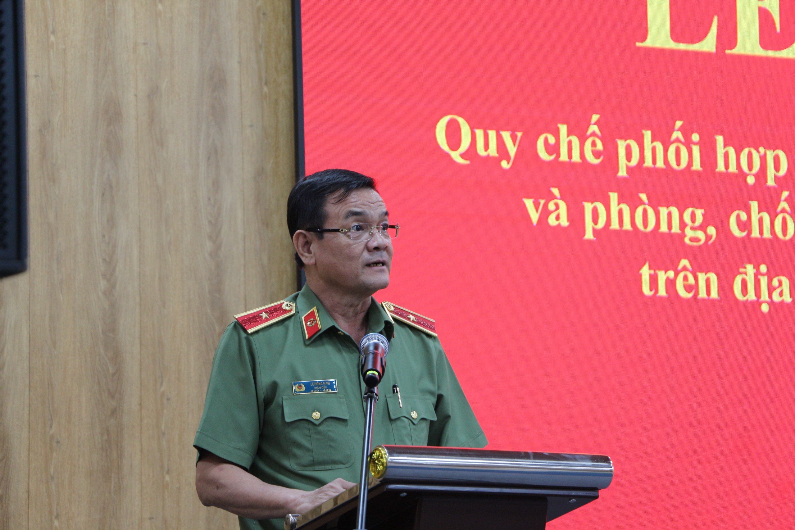 Thiếu tướng Lê Hồng Nam - Giám đốc CATP phát biểu tại lễ ký kết