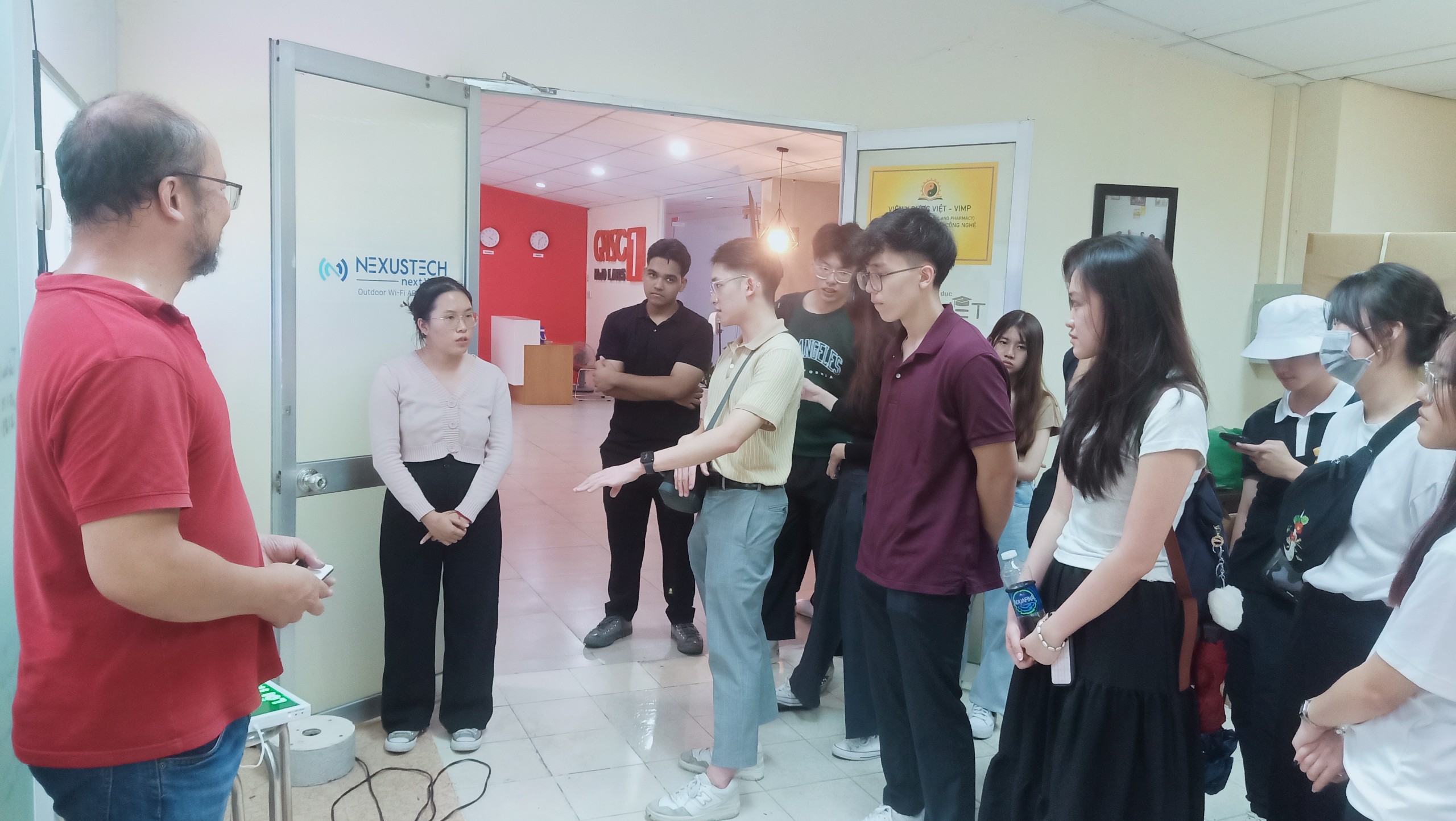 Đoàn sinh viên Trường Ngee Ann Polytechnic, Singapore tham quan QTSC