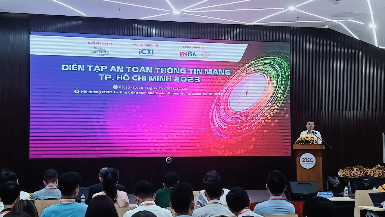 Ông Võ Minh Thành, Phó Giám đốc Sở TT&TT TP.HCM phát biểu khai mạc chương trình