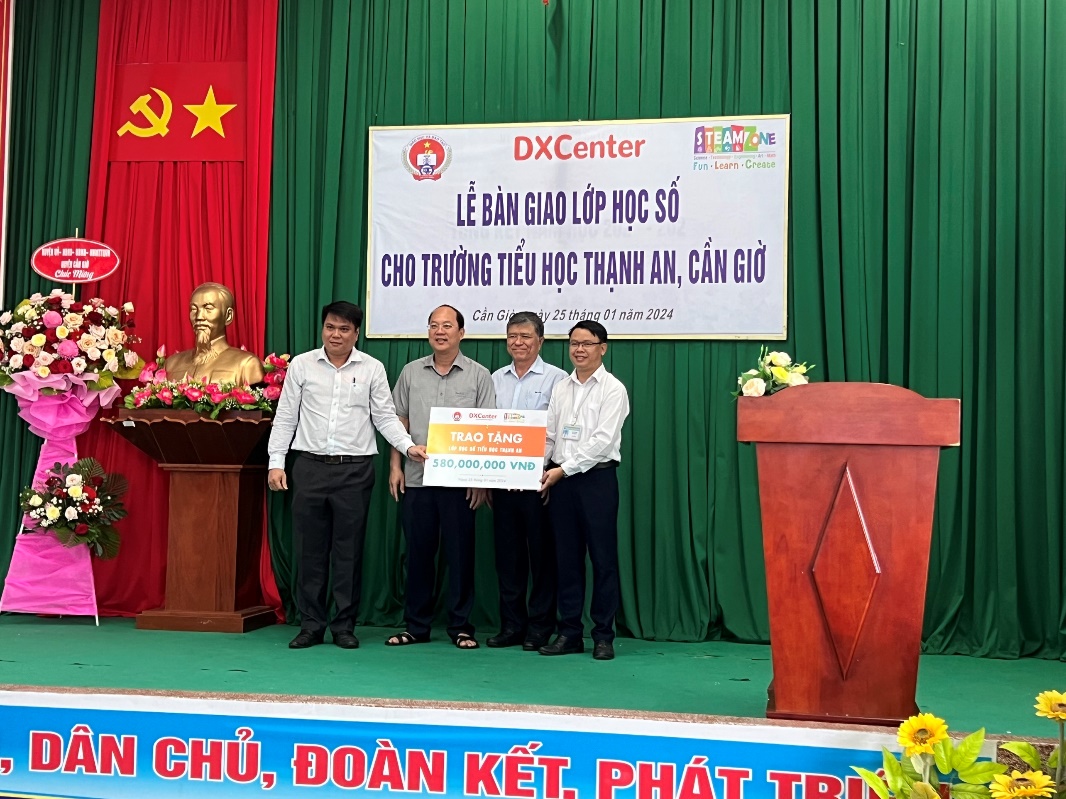 Ho Chi Minh City DOET and DXCenter handed over Digital Classroom to Thanh An Elementary School