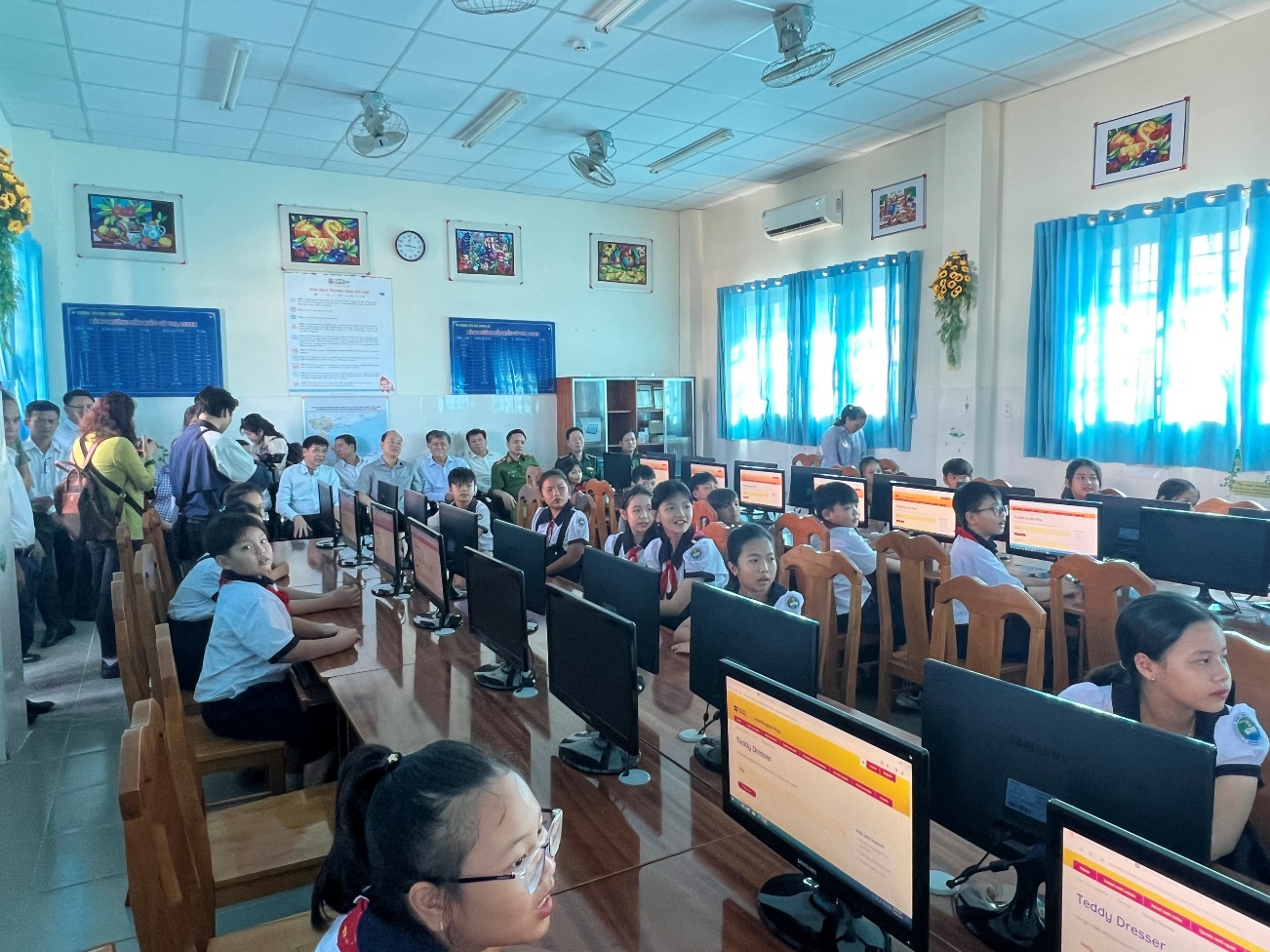 Students of Thanh An Elementary School attended Fine Arts digital classroom