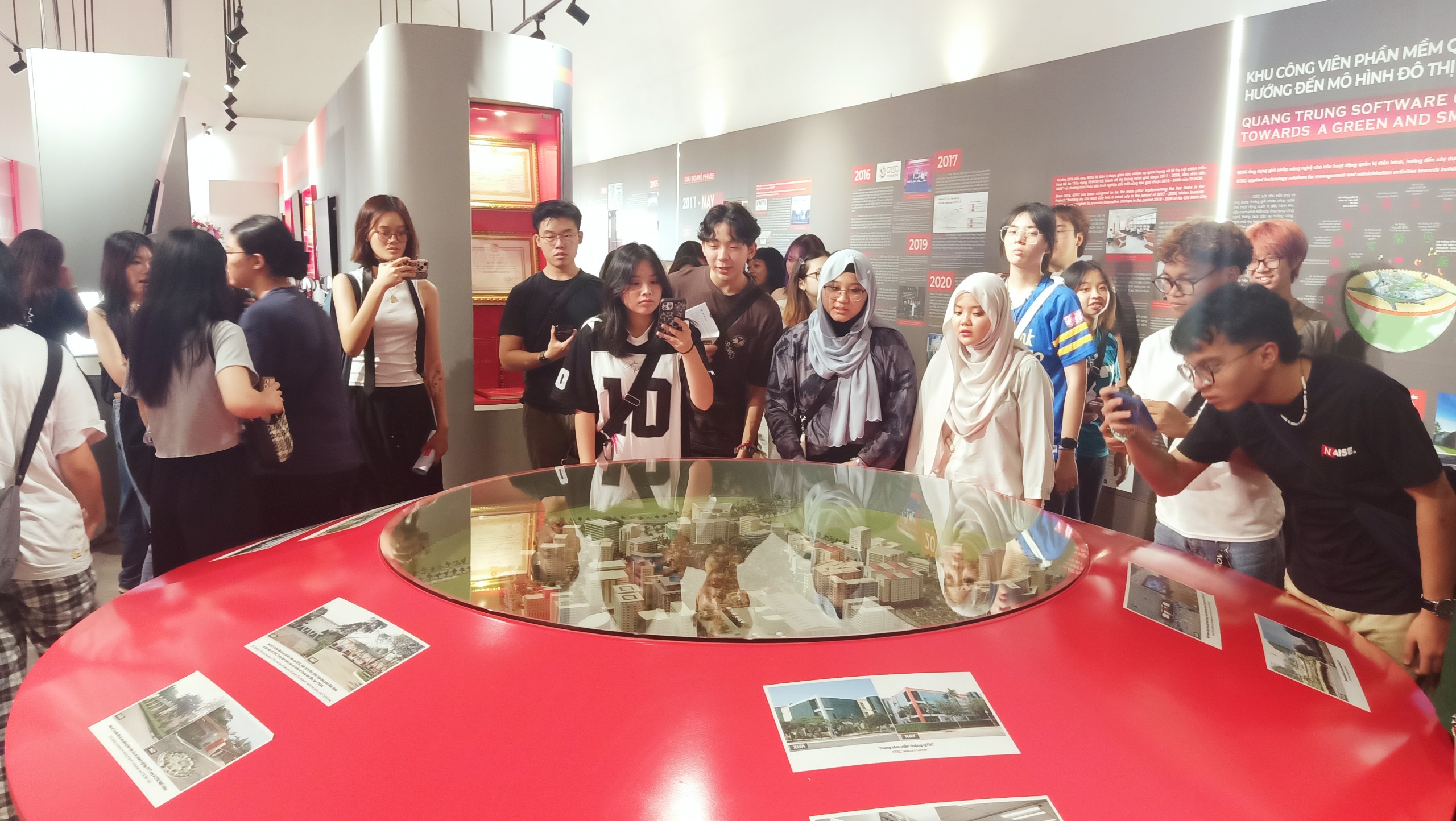 Temasek Polytechnic students visited the QTSC Museum