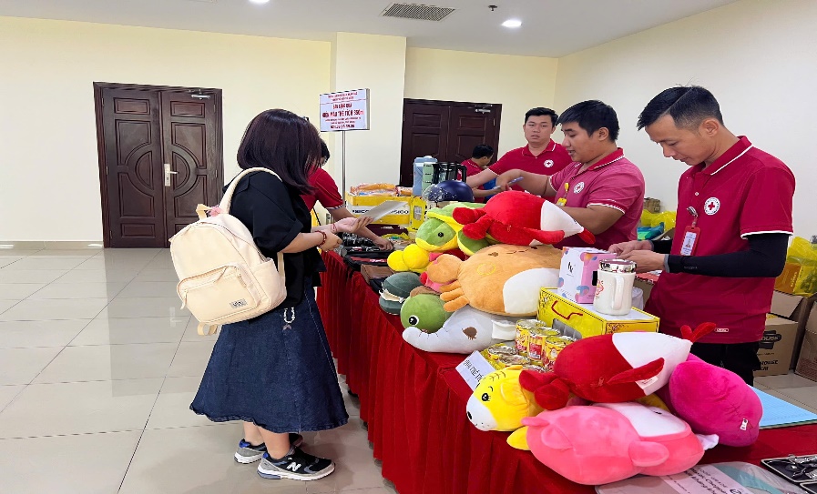 Donors received program-specific gifts and certificate of appreciation