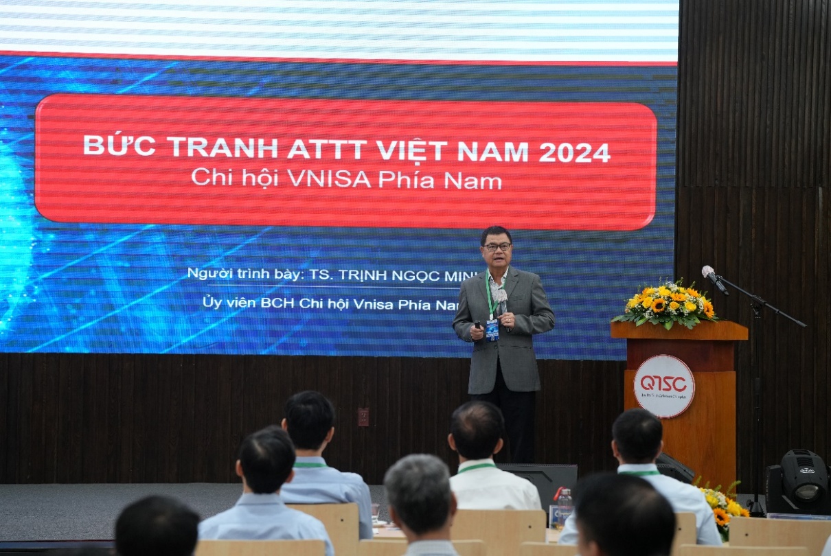 Ông Trịnh Ngọc Minh – Uỷ viên BCH Chi hội An toàn thông tin phía Nam trình bày về tình hình an toàn thông tin 2024 và xu hướng tấn công mạng 2025